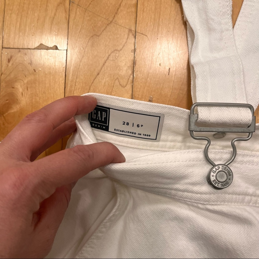 β¨HPβ¨*white* Gap wide leg suspender jeans. 6P, 28. Soft! NWT. Open to offers π - Picture 11 of 14
